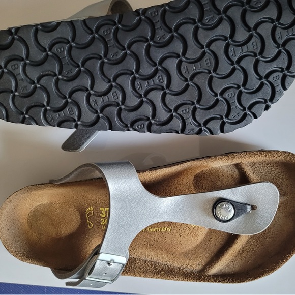 Birkenstock Silver Gizeh, Size 37 - Picture 5 of 5